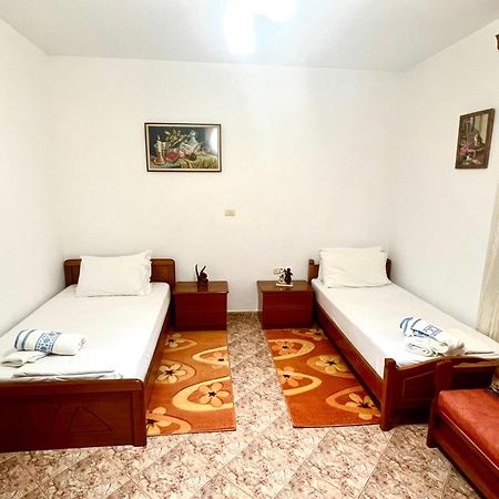 SarandëHajdini Apartamentアパートメント エクステリア 写真