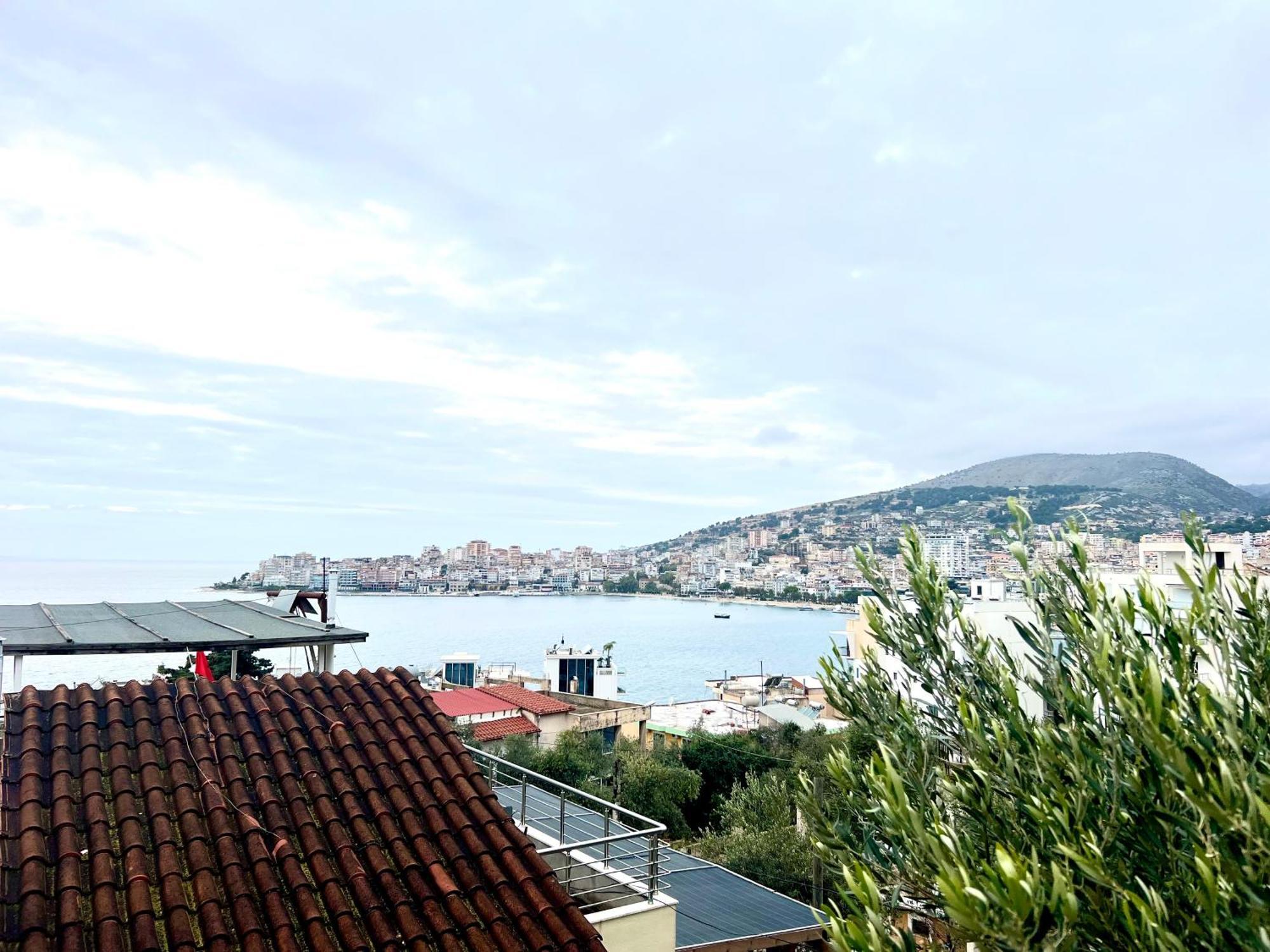 SarandëHajdini Apartamentアパートメント エクステリア 写真