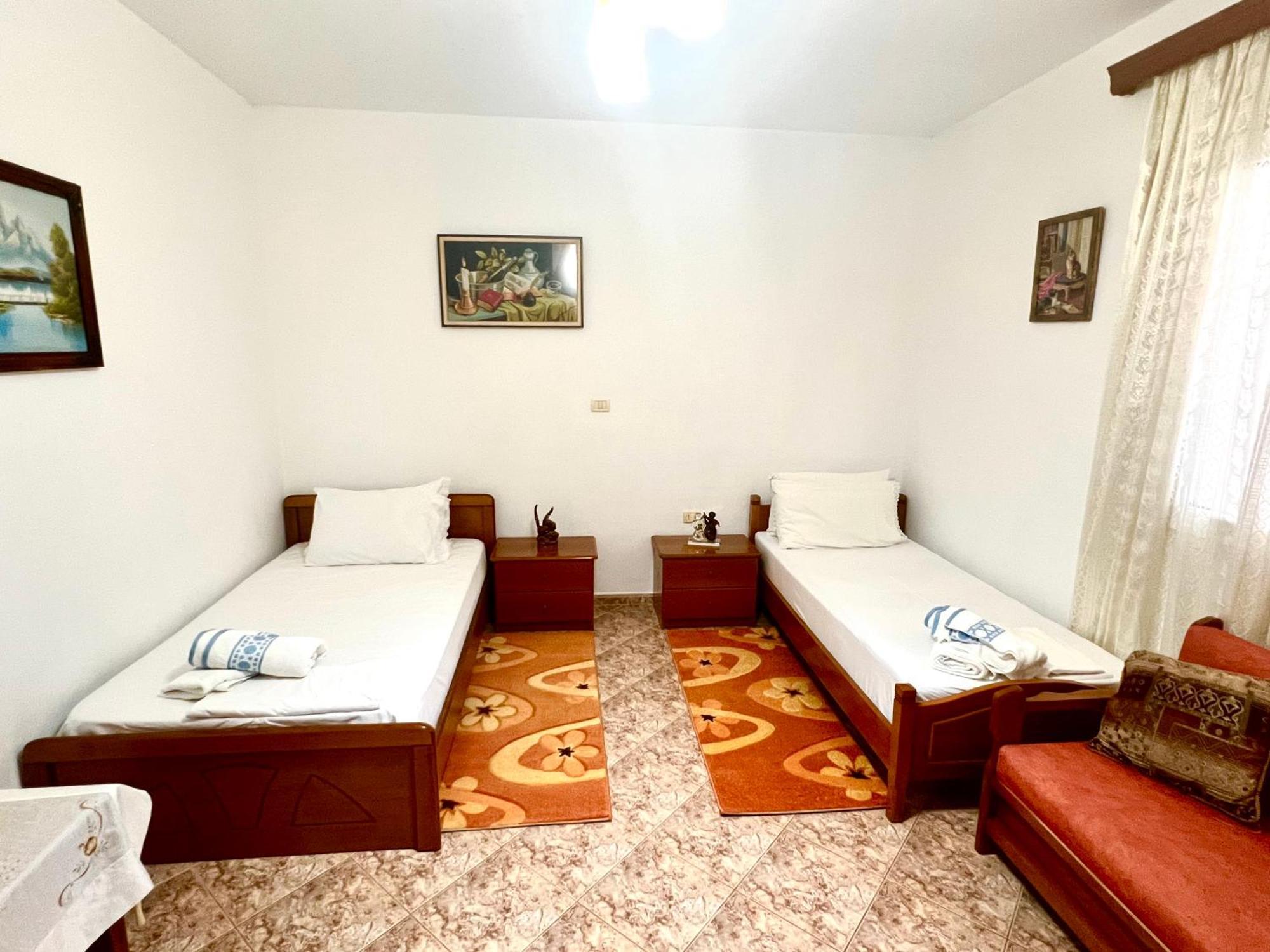 SarandëHajdini Apartamentアパートメント エクステリア 写真