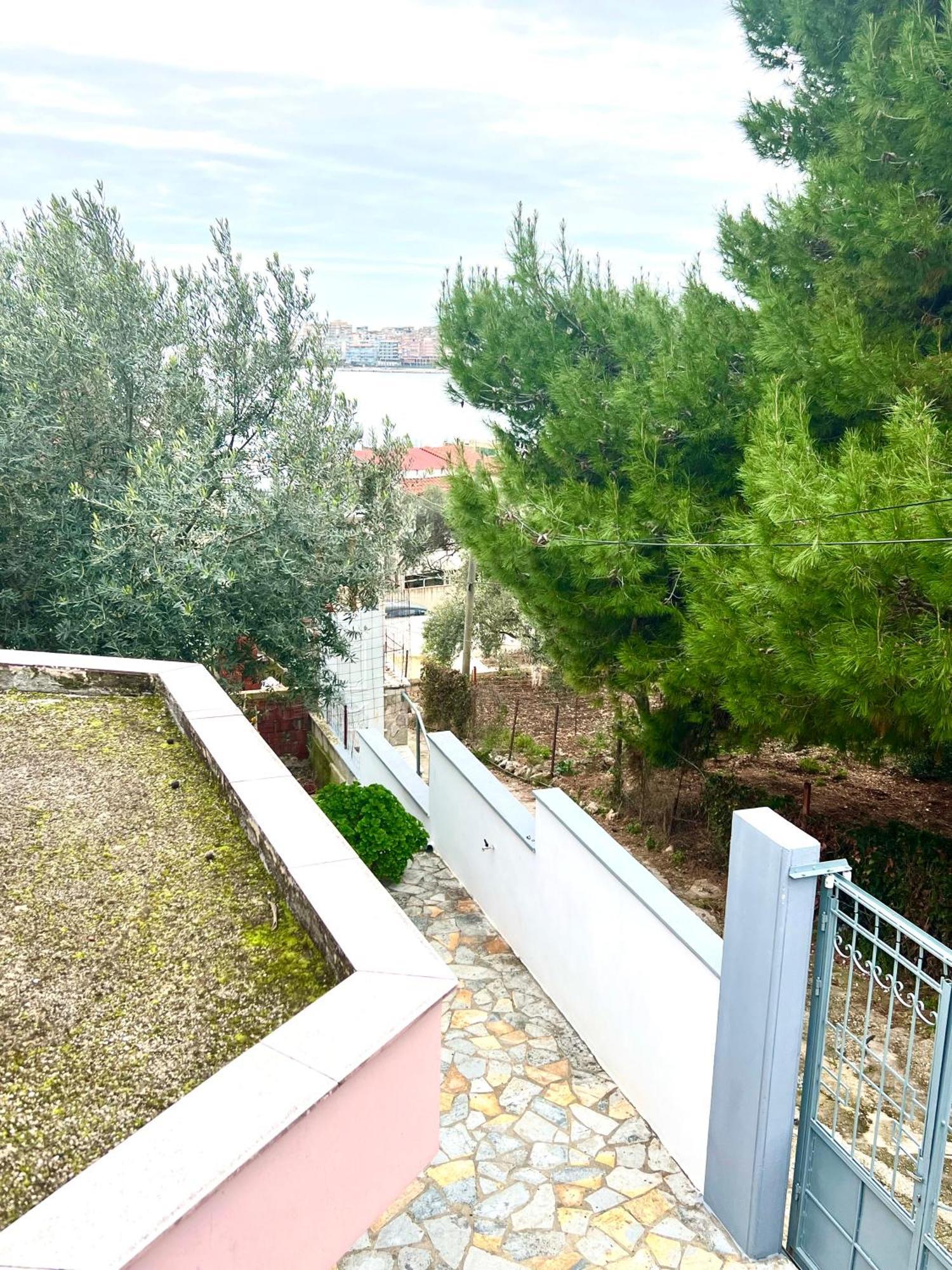 SarandëHajdini Apartamentアパートメント エクステリア 写真