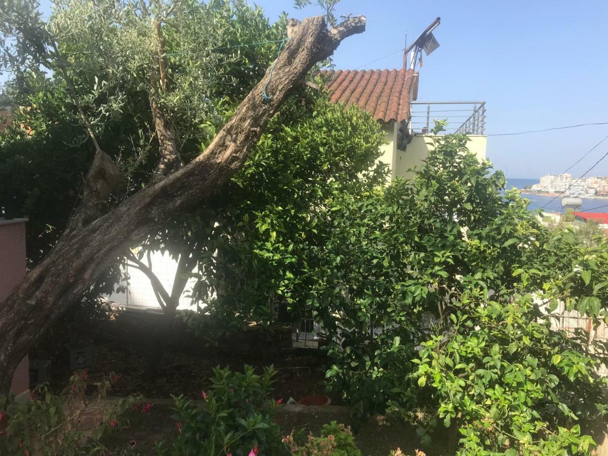 SarandëHajdini Apartamentアパートメント エクステリア 写真
